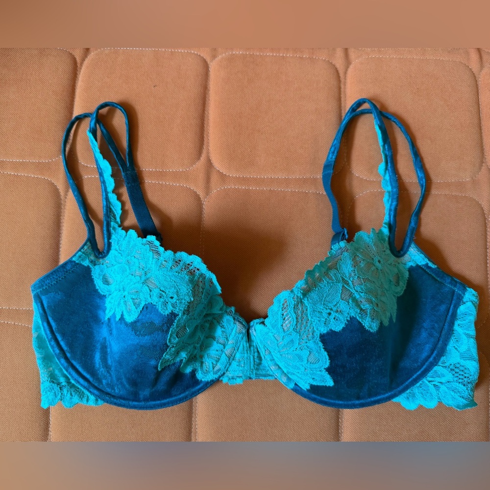 Victoria's Secret Teal Lace Underwire Bra